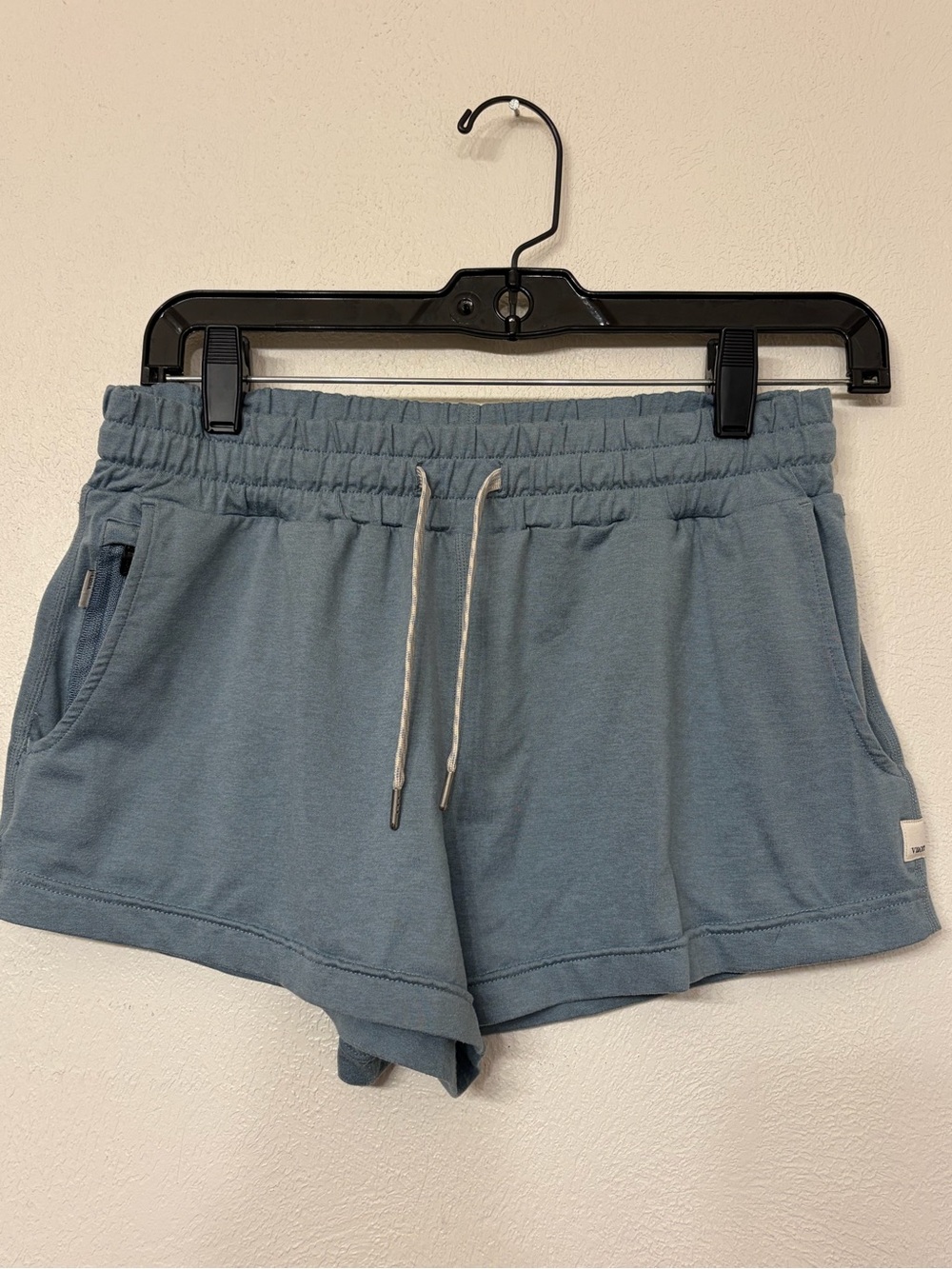 Vuori Women’s Heather Blue Halo Performance Shorts Size XS